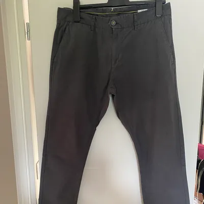 Pantalon homme été en toile de la marque Jules coupe slim taille 44
